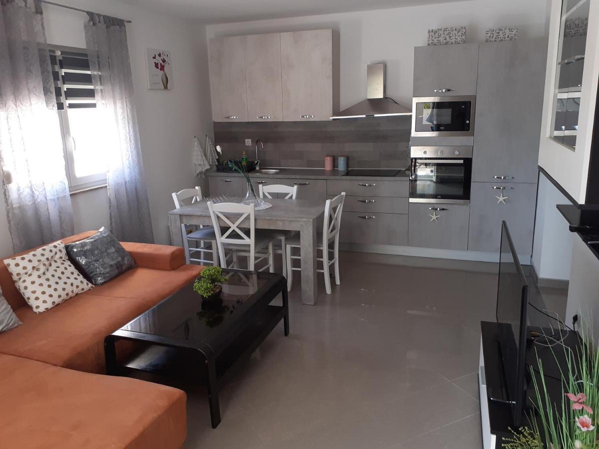 Appartement Apartman Nada à Ližnjan Extérieur photo